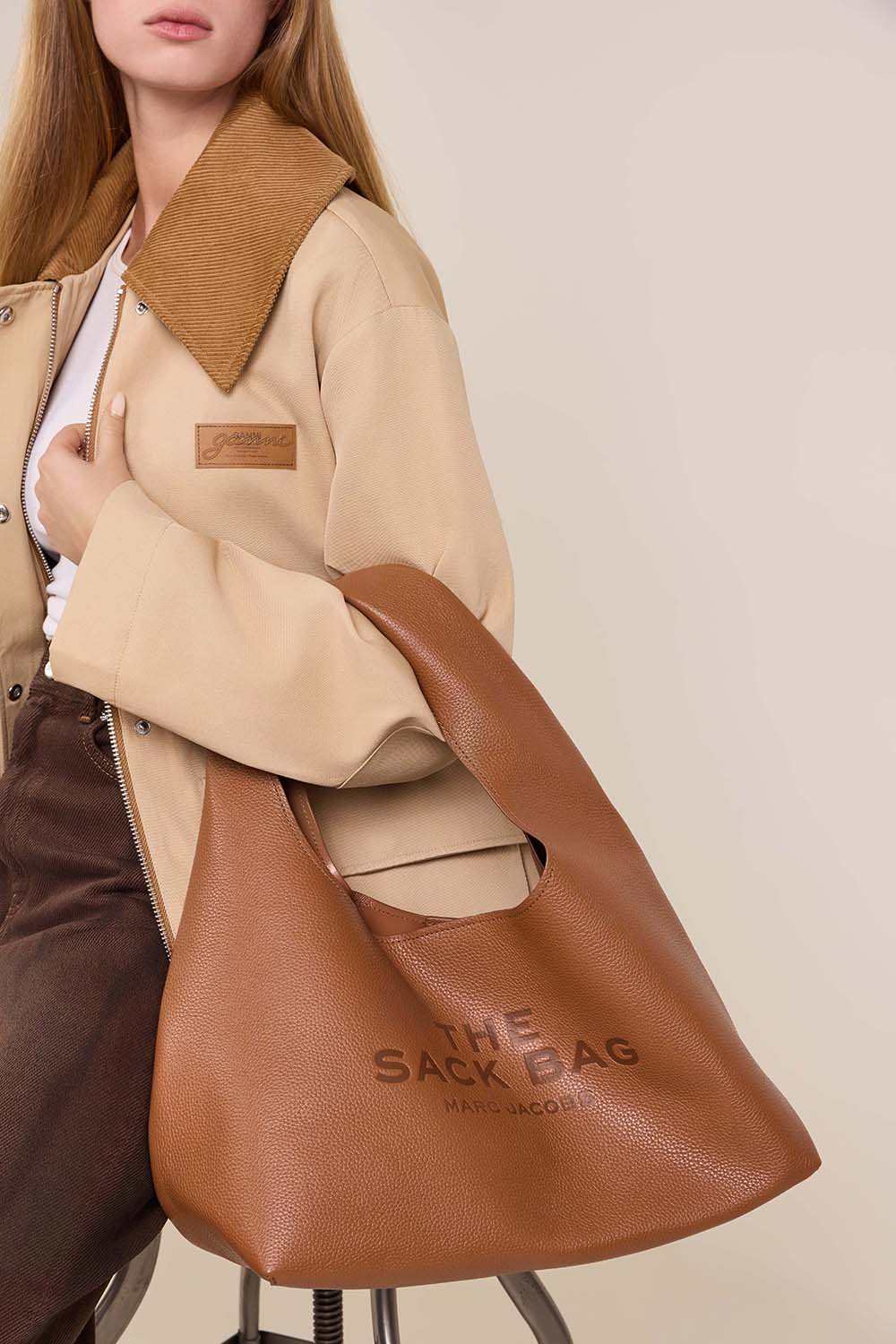 תמונת כל הלוק של תיק שק